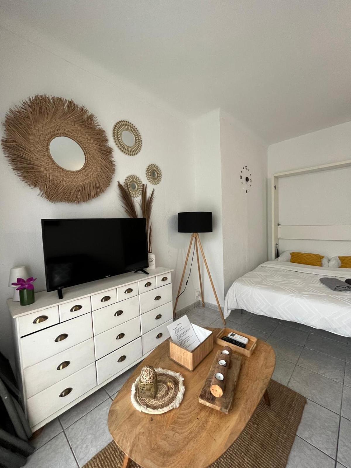 20 Mts Plage, Pl Mediterranee, Vue Parking *